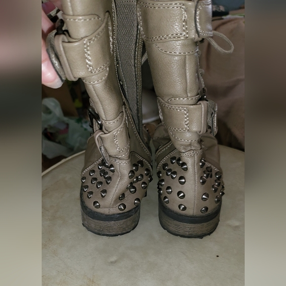 Women's size 6 Forever 21 spiked combat boot - Picture 5 of 5